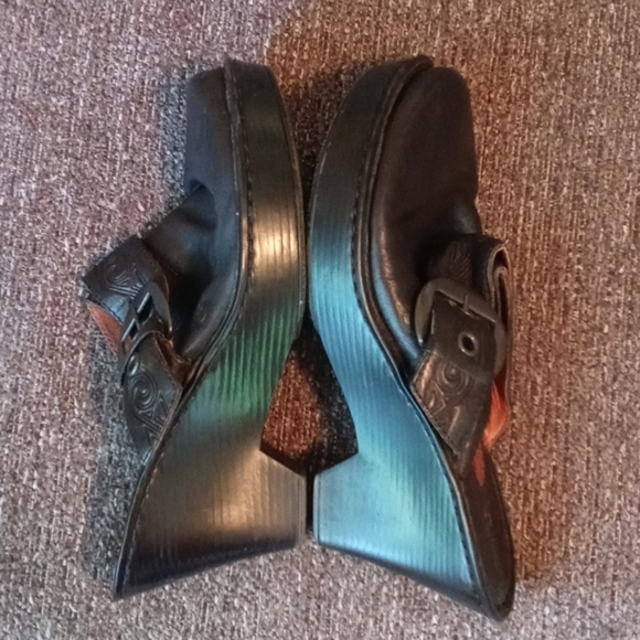 🖤Born🖤 - Black Leather Clog w/Buckle & Design - Picture 1 of 11